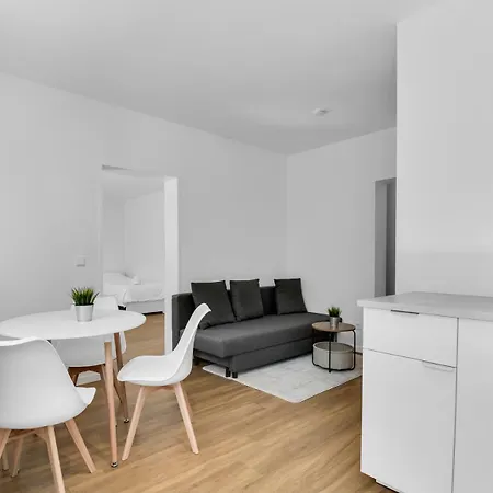 Apartment Business Mit Balkon Und 1 Schlafzimmer