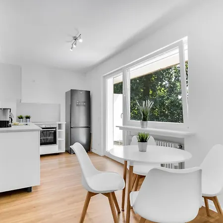 Apartment Business Mit Balkon Und 1 Schlafzimmer
