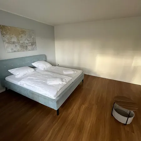 Apartment Business Mit Balkon Und 1 Schlafzimmer